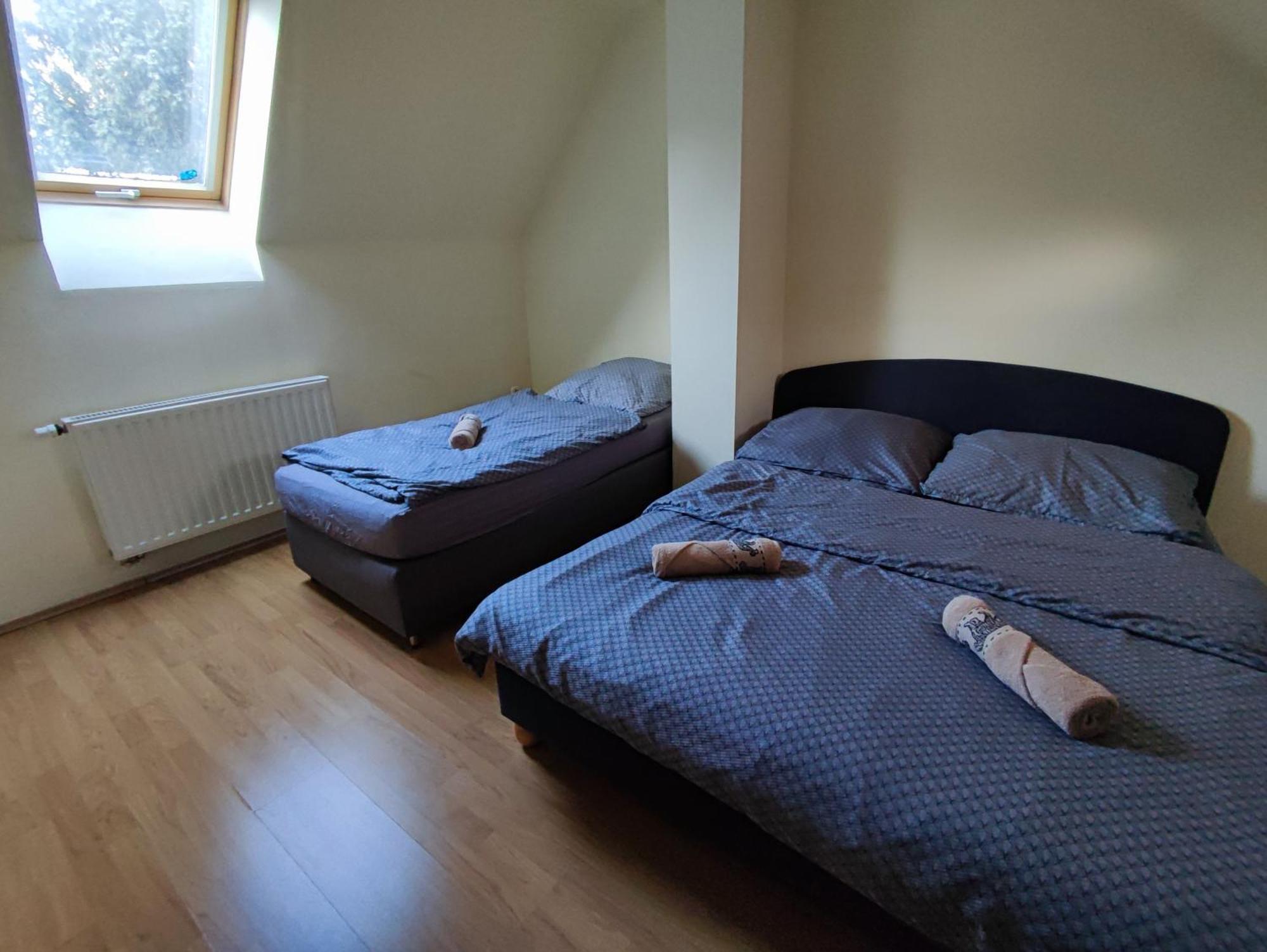 Váralja Vendégház Tata Habitación foto