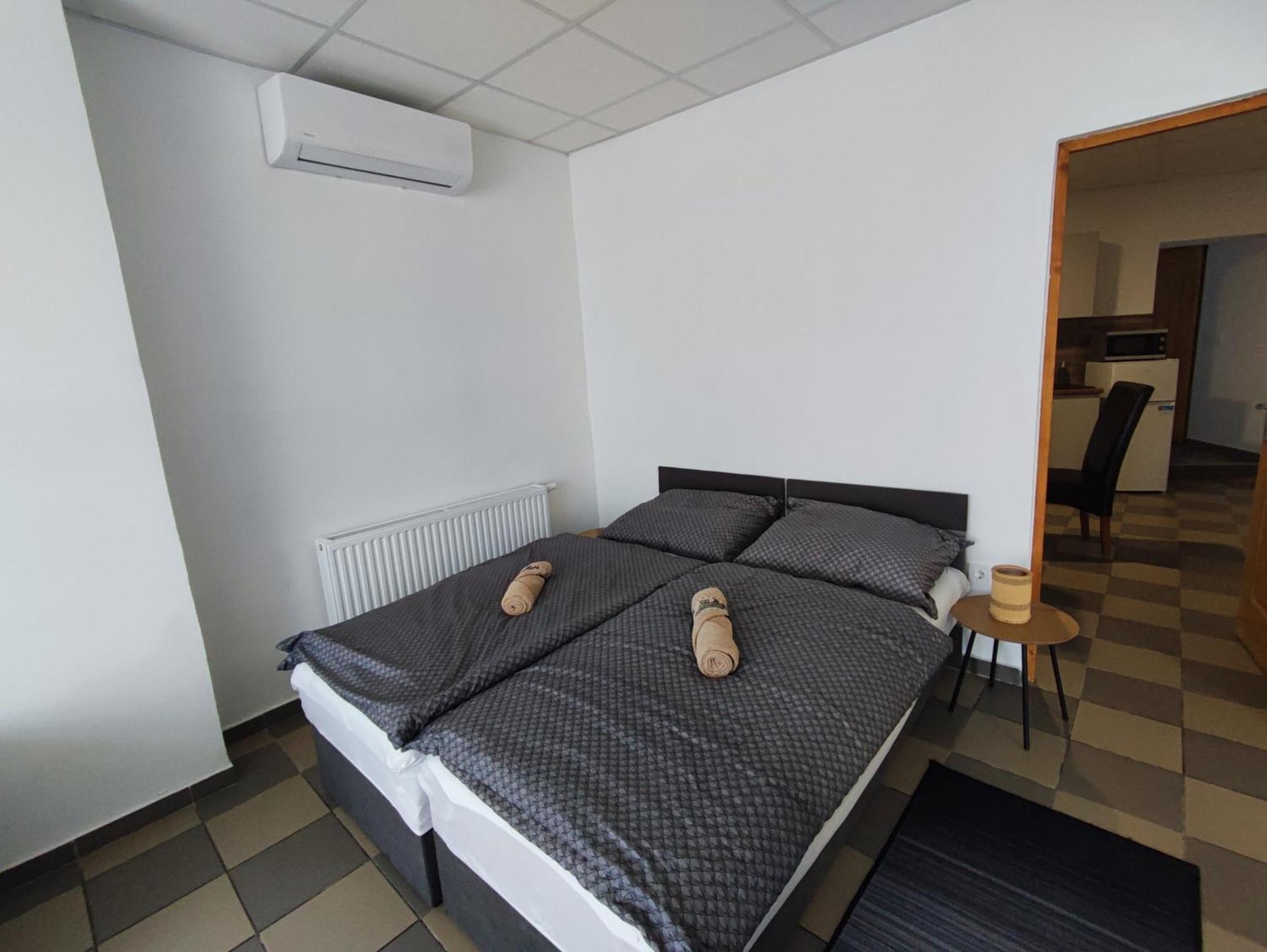 Váralja Vendégház Tata Habitación foto